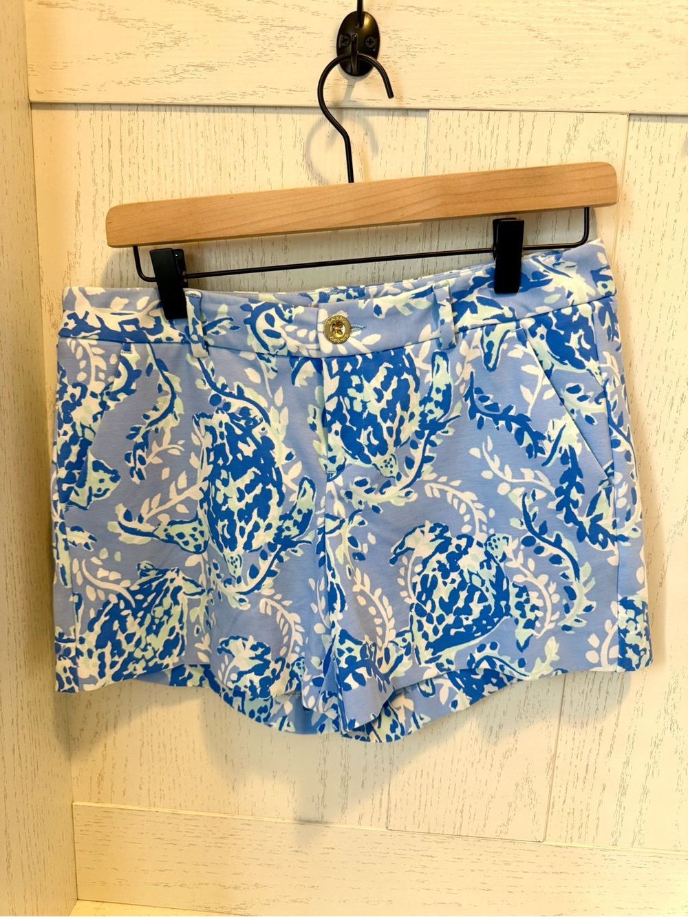 Lilly Pulitzer Callahan shorts in blu peri turtley awesome size 4